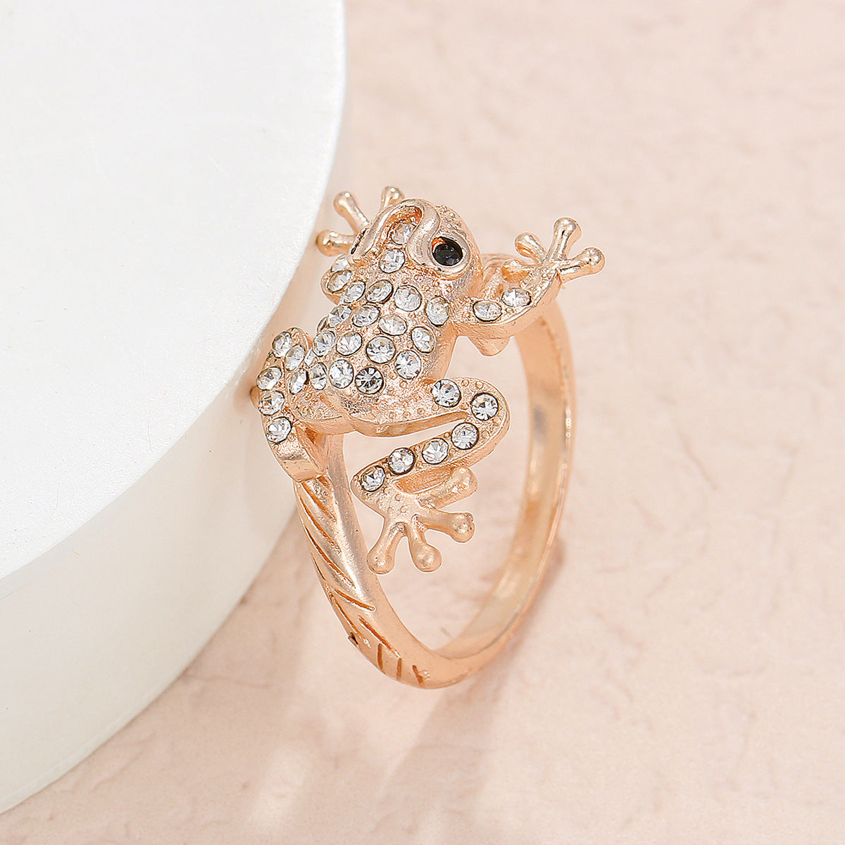 Wholesale Silver and gold diverse frog retro animal ring