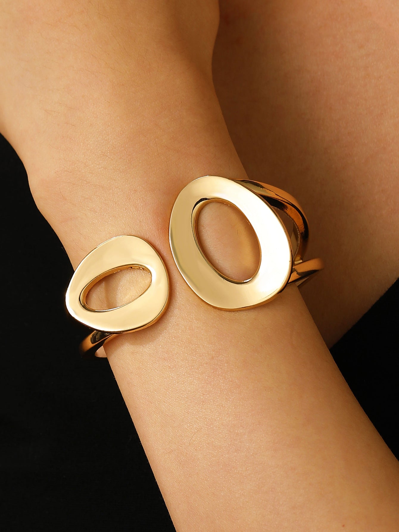 Wholesale suit Golden Glow Irregular Bracelet