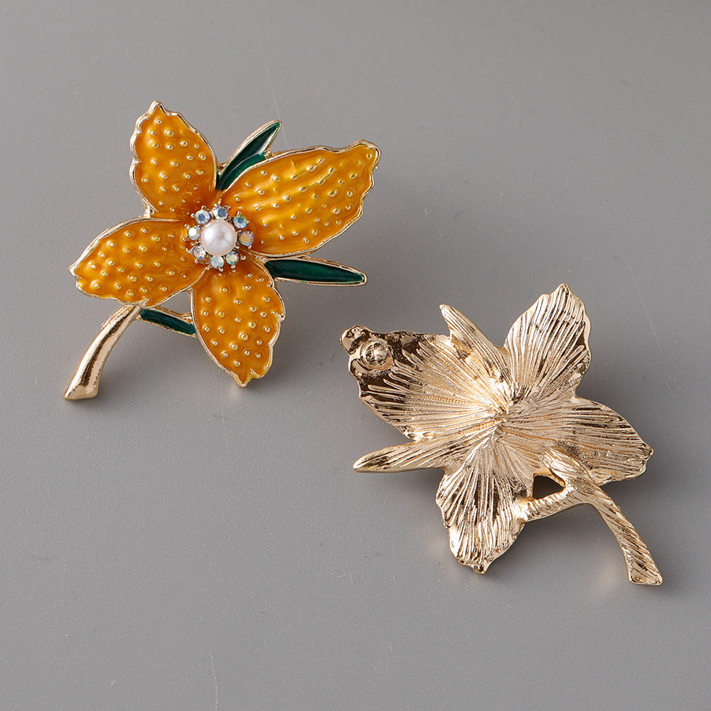 Wholesale Alloy Diamond Studded Flower Earrings