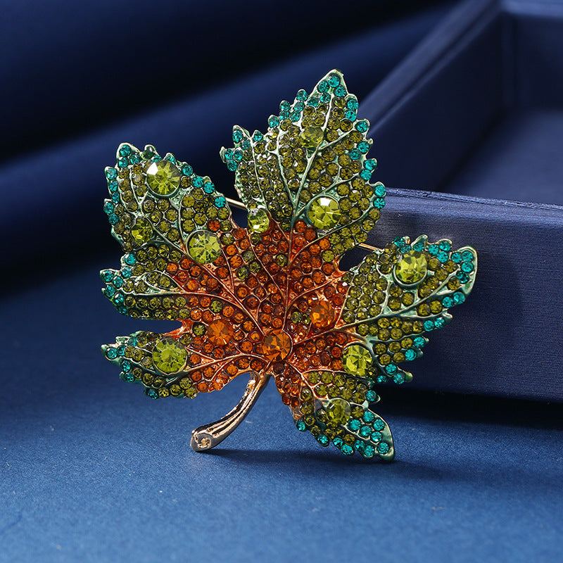 Wholesale Creative Heavy Industry Crystal Maple Leaf Brooch