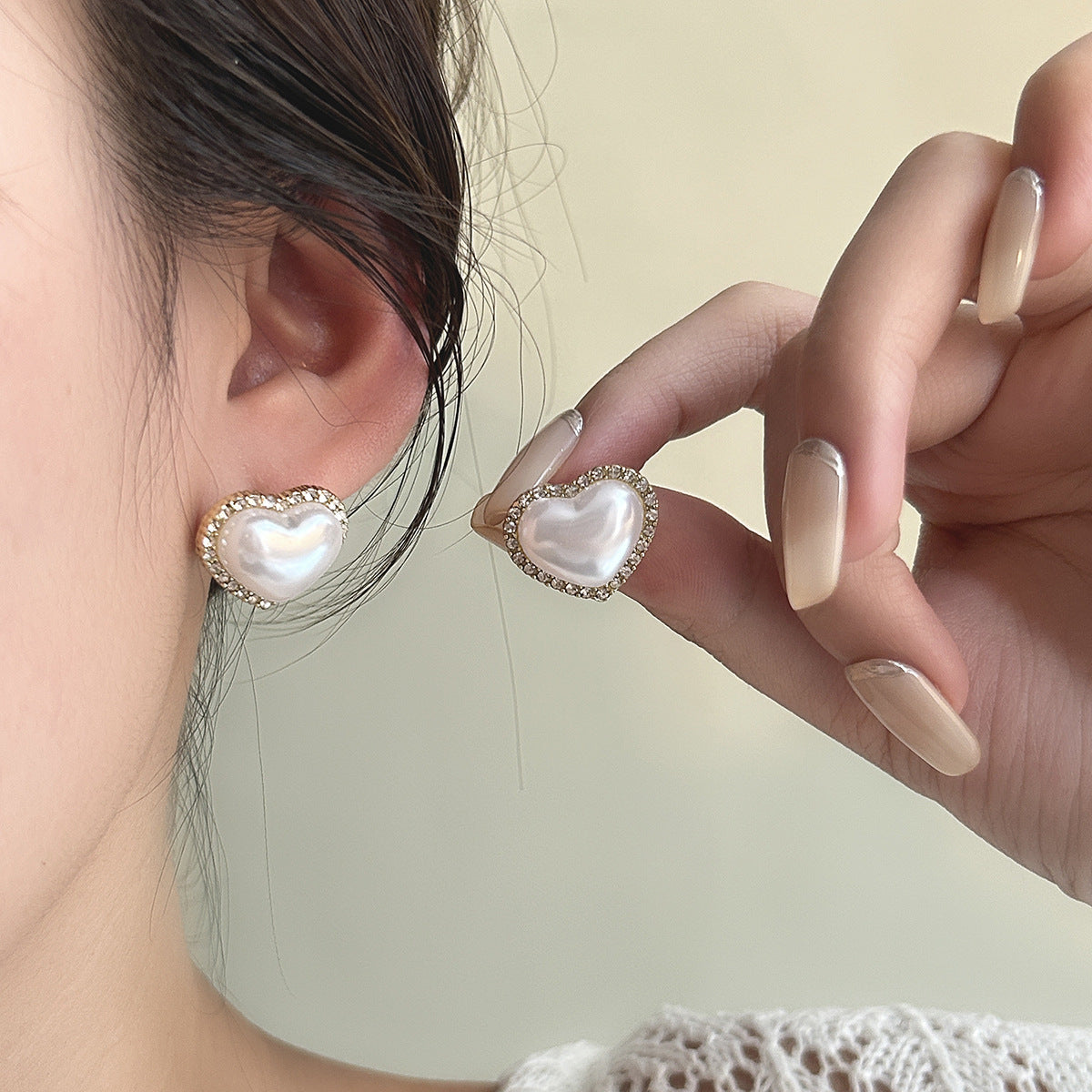 Wholesale Small fresh three-dimensional flower earrings