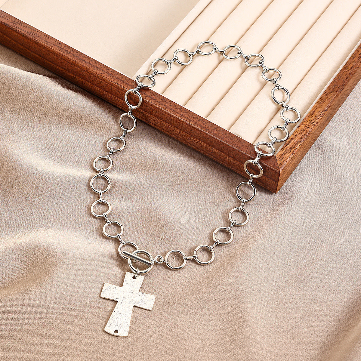 Wholesale Punk-style pearl and metal cross necklace