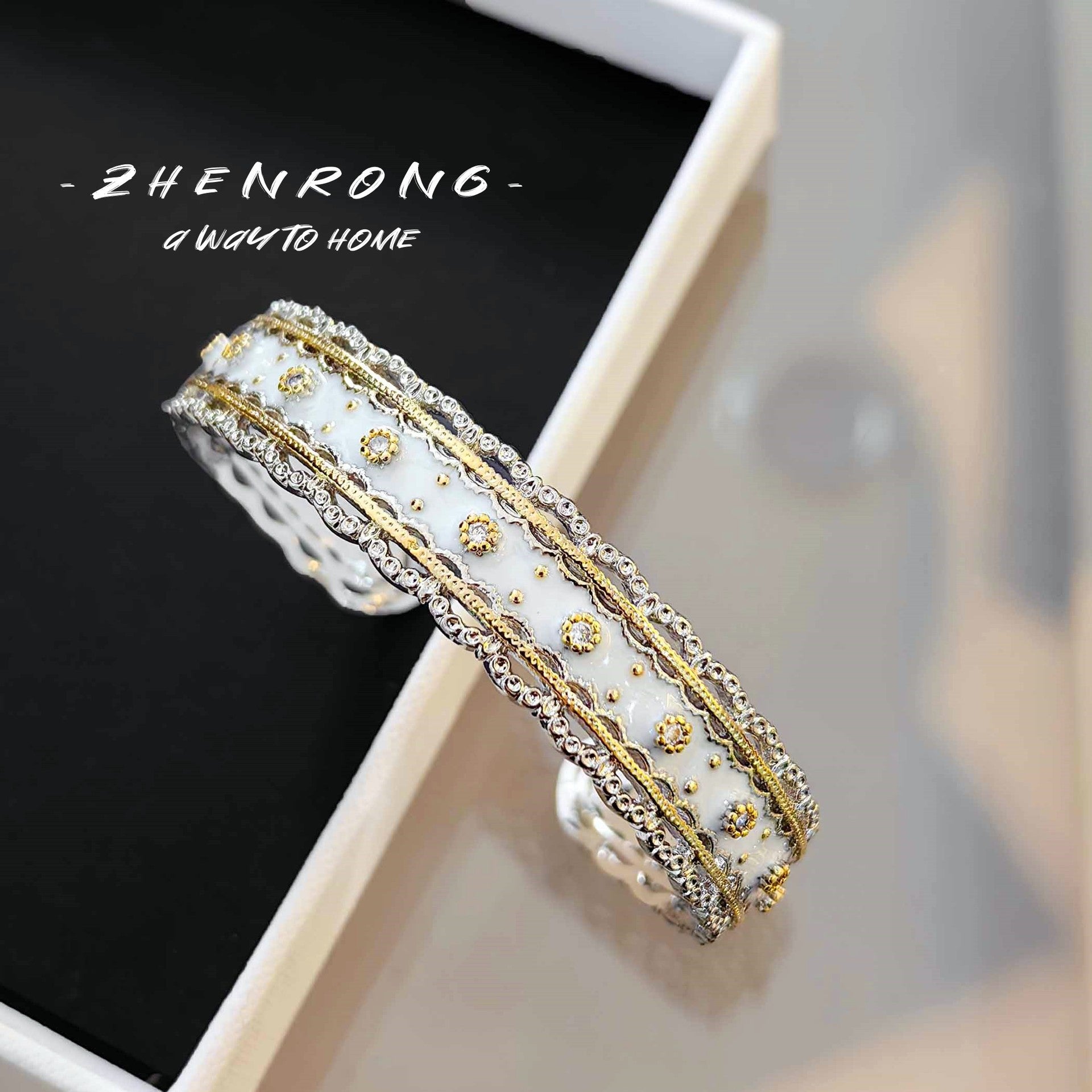 Wholesale woven carved gold paint full diamond bracelet