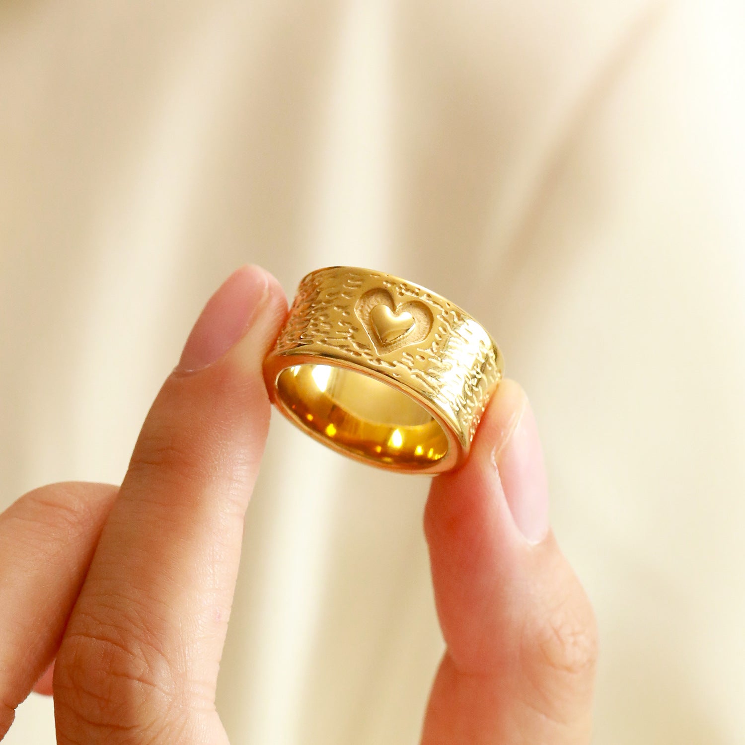 Wholesale Hammered Pattern Love Stainless Steel Ring