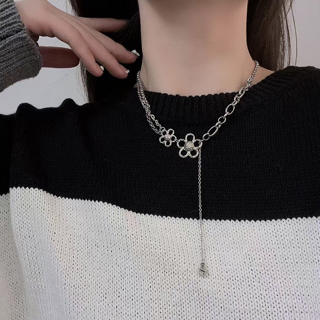 Wholesale Bohemian distressed flower pendant metal necklace