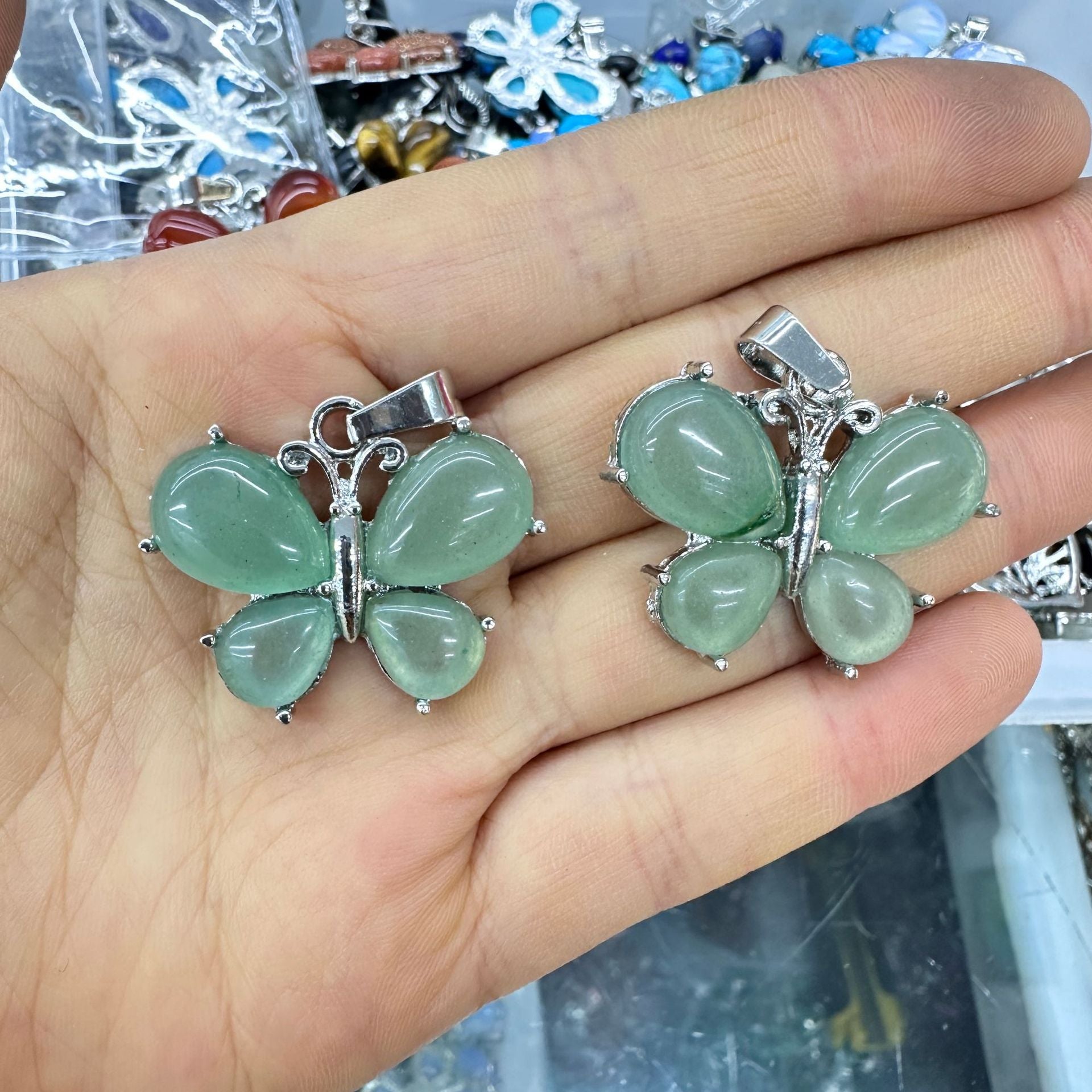 Wholesale Crystal Butterfly Pendant Amethyst Tiger Eye Natural Stone  Necklace