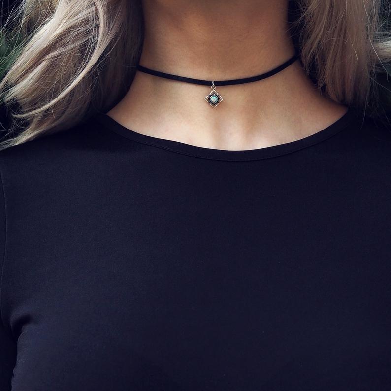 Wholesale Petal Opal Small Pendant Women' s Collarbone Chain Velvet Short Necklace