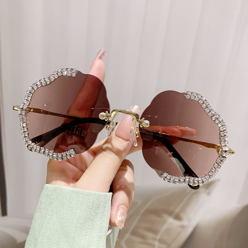 Wholesale Polygonal Shaped Diamond Cut Edge Frameless Flower Wave Sunglasses