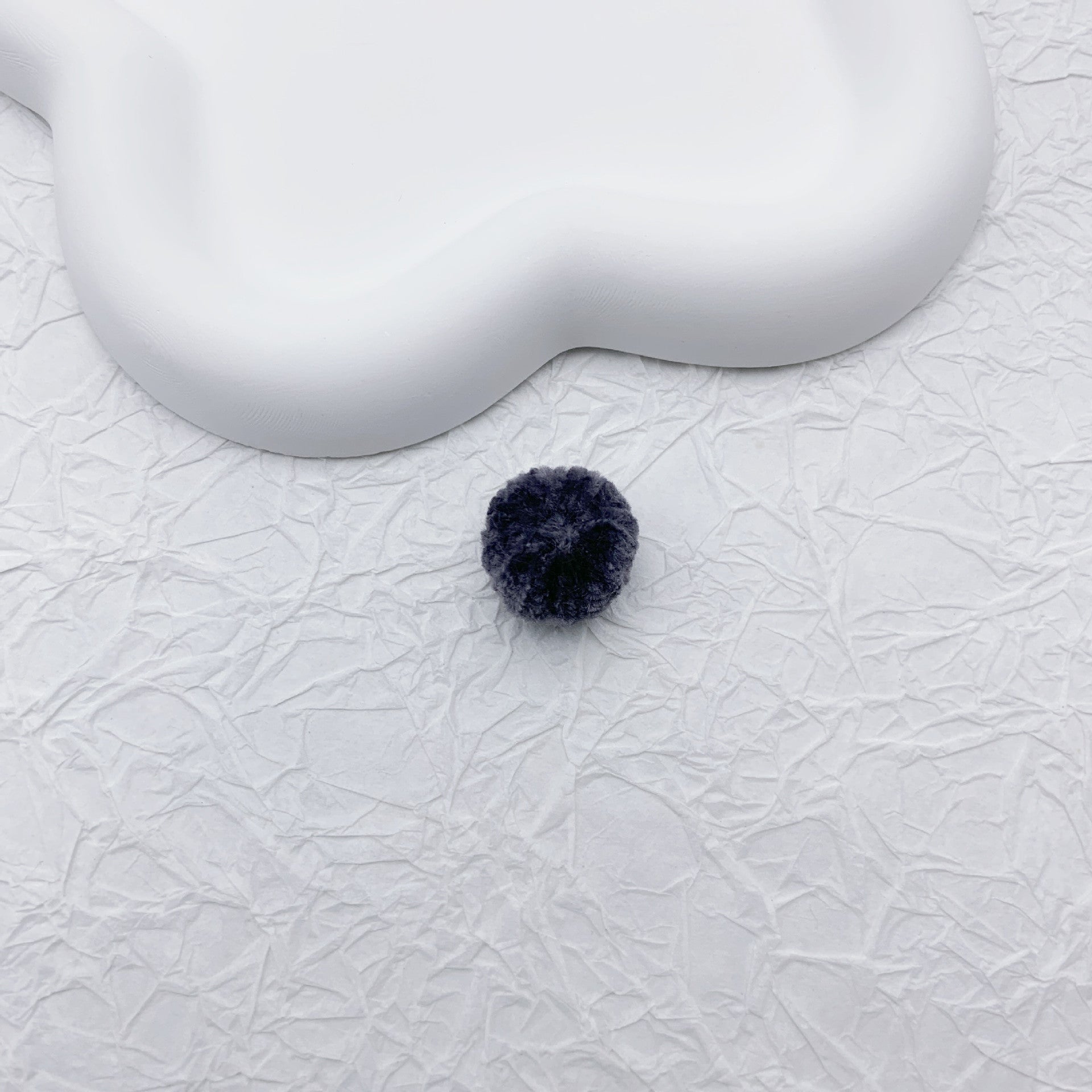 Wholesale 100pcs Autumn and Winter Retro Handmade Candy Color Plush Perforated DIY Yarn Ball