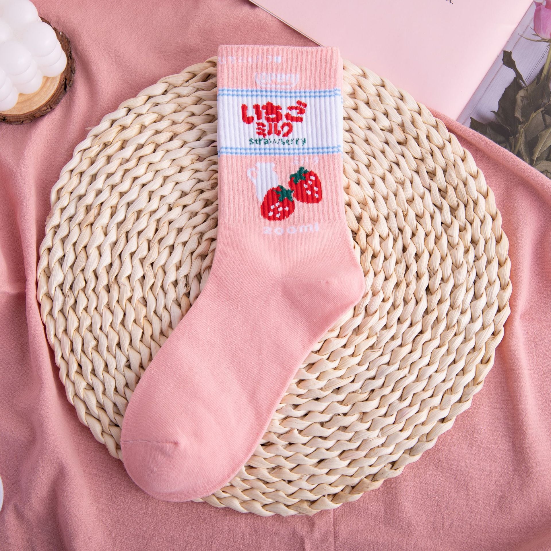 Wholesale Pink Strawberry Is Versatile and Wears Mid-socks Over The Collegiate Style