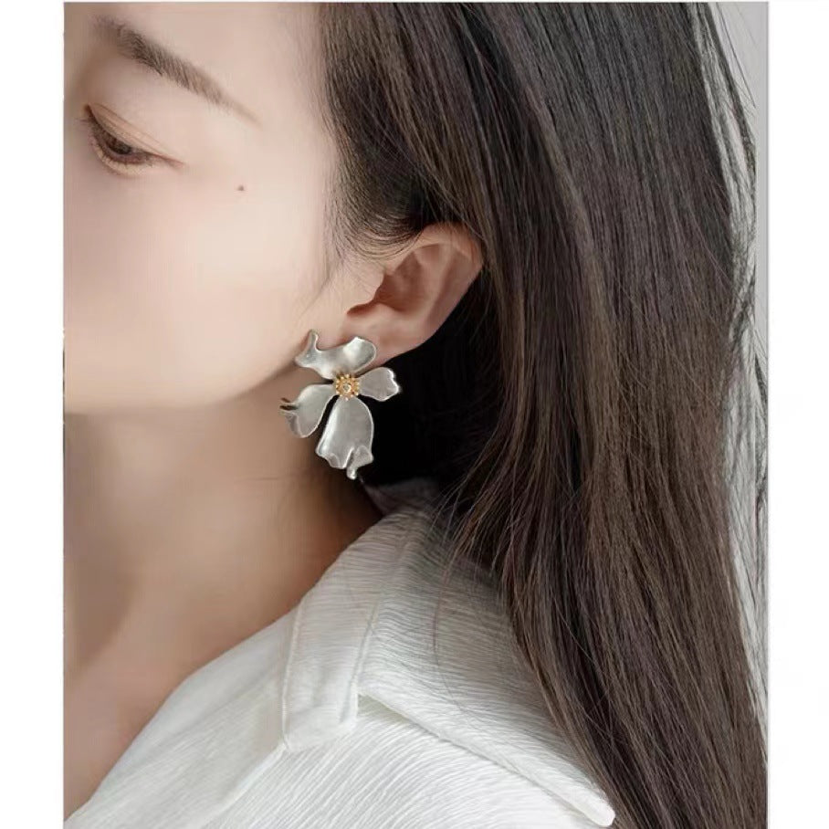 Wholesale Retro flower earrings metal Hong Kong style exaggerated earrings