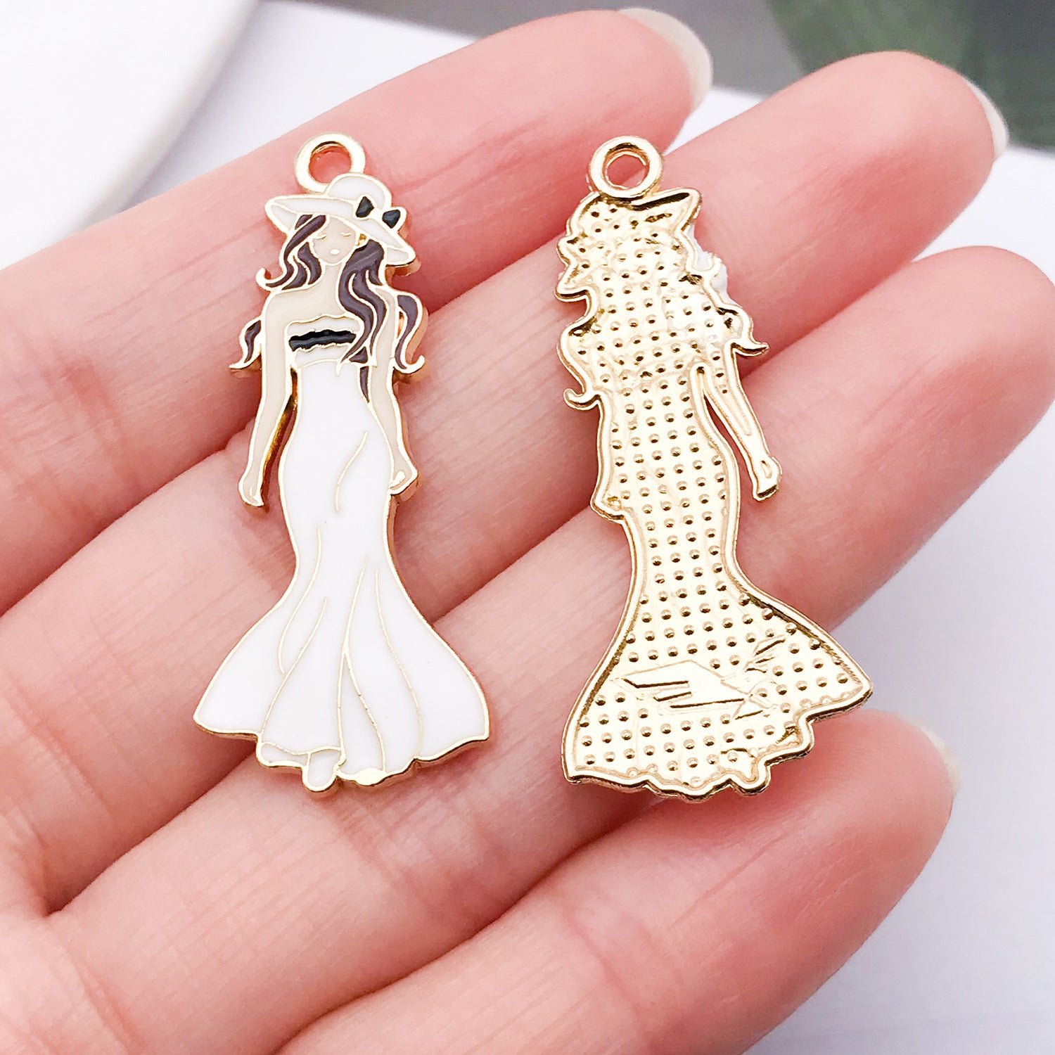 Wholesale Chic Lipstick High Heel Zinc Alloy Pendants Electroplated Oil Drip Charms For DIY Jewelry Fashion Accessory Gift Resale