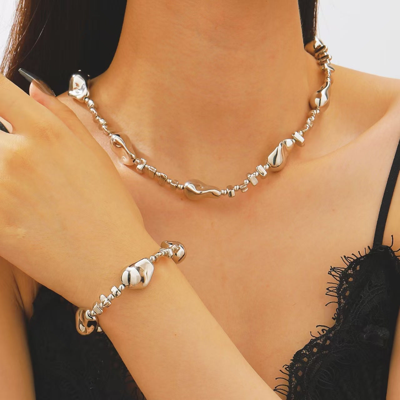 Wholesale Silver Geometric Heart Pendant Necklace