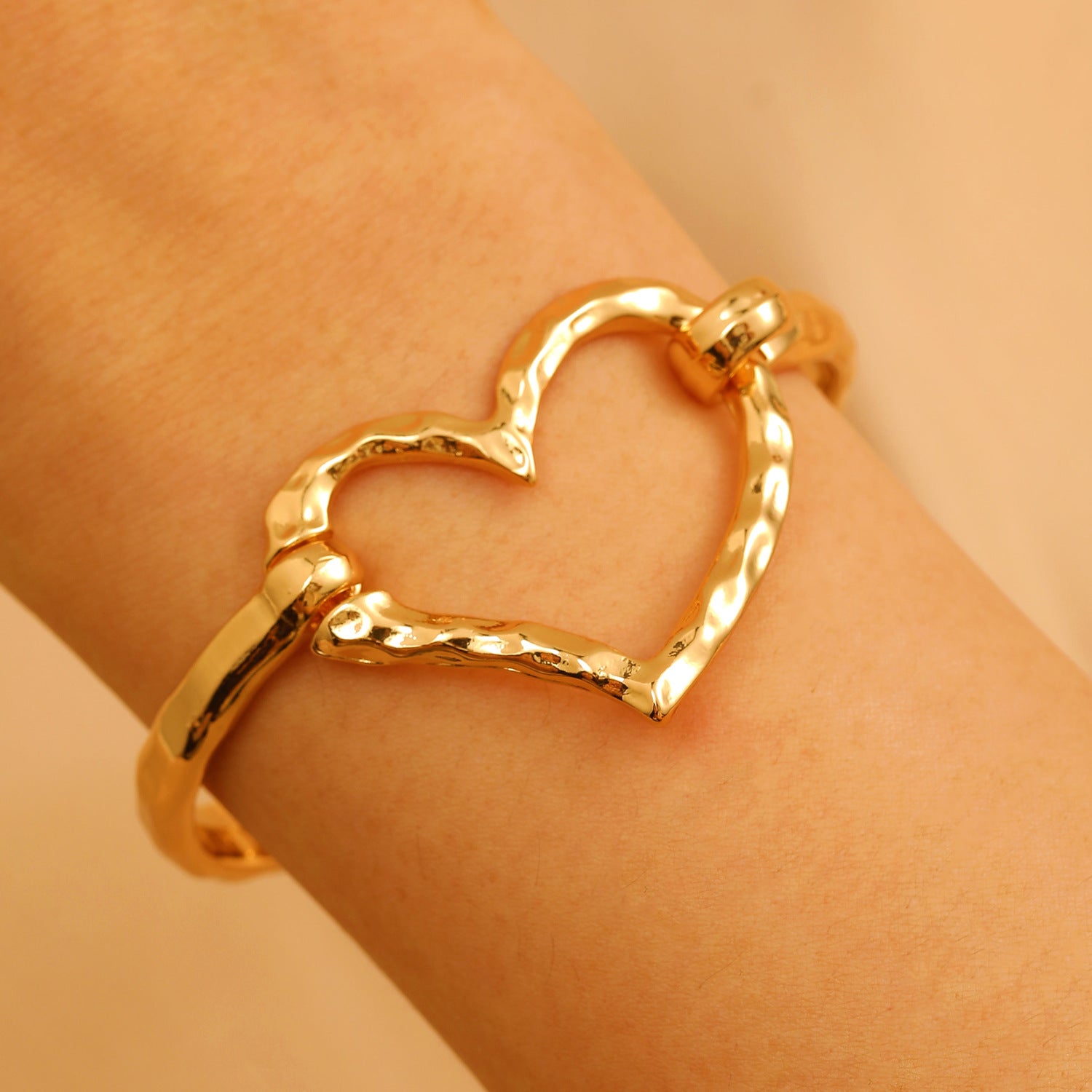 Wholesale Exaggerated cross-shaped heart plated bracelet