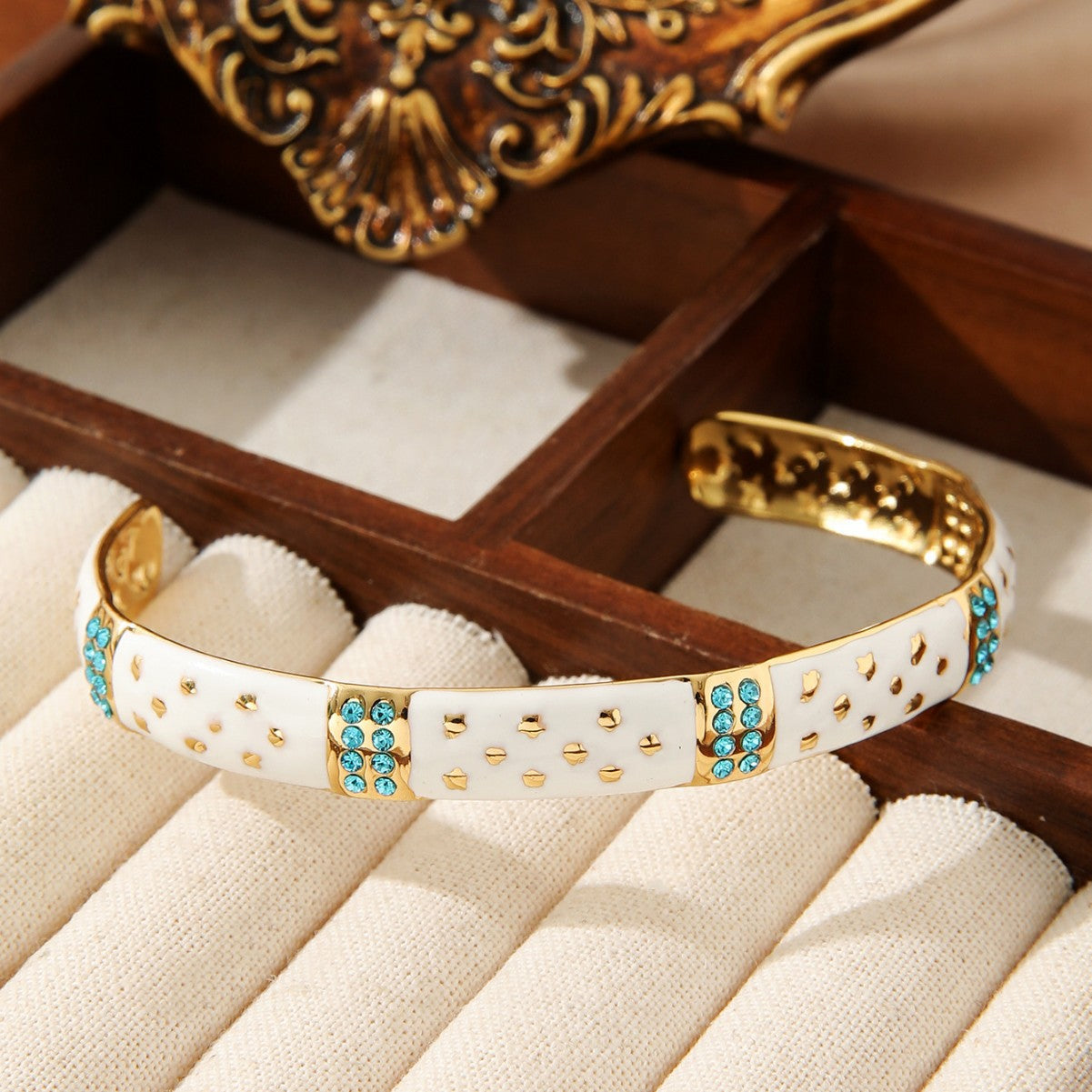 Wholesale 18K Gold Color Explosions Personality Fashion Retro Design Bracelet