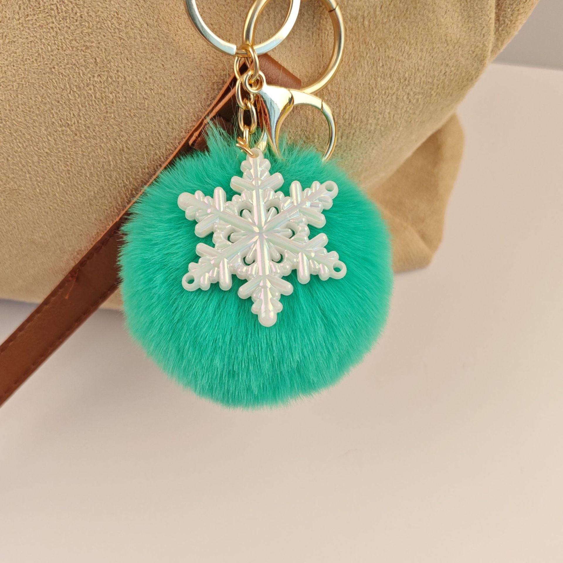 Wholesale Snowflake fur ball keychain