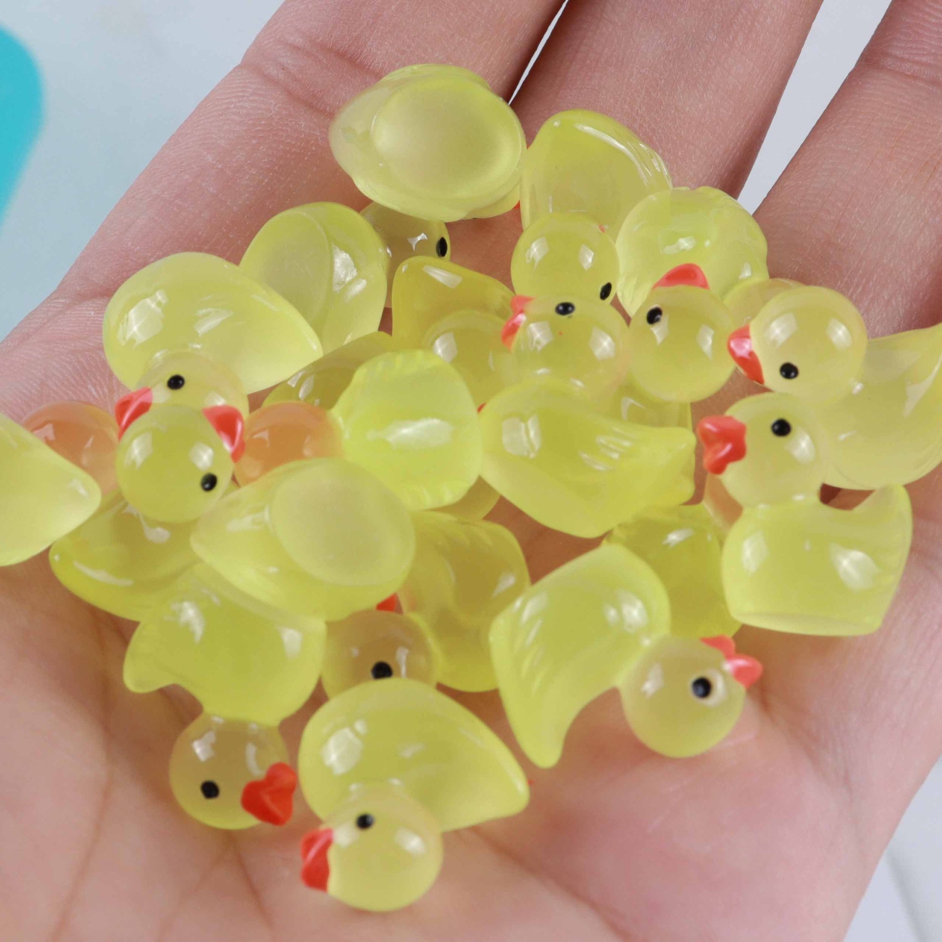 Wholesale 20pcs Wholesale Resin Glow-in-the-dark Cartoon Three-dimensional Duckling DIY Car Key Chain Decoration