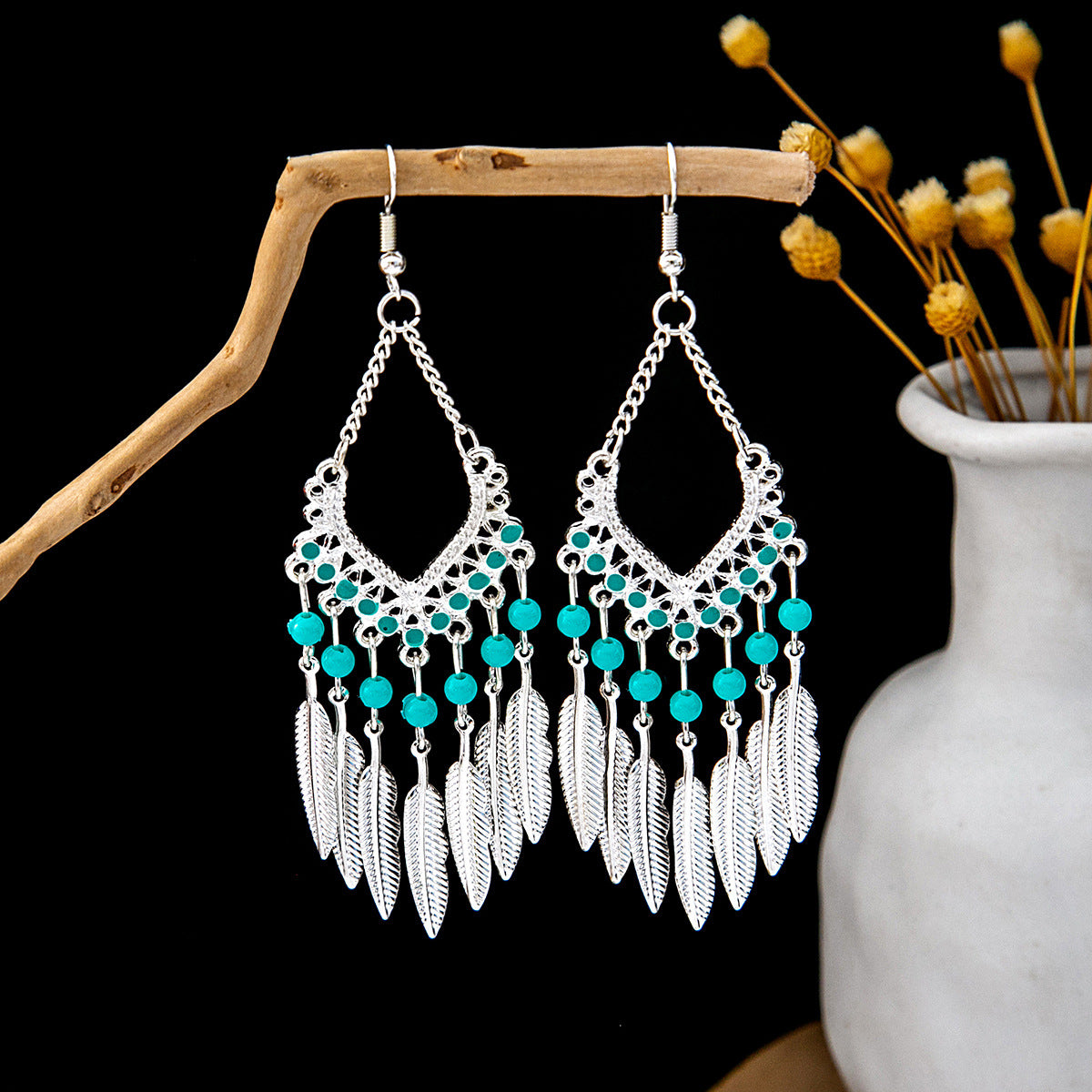 卸売ヴィンテージエスニックスタイルベルタッセル中空合金イヤリング