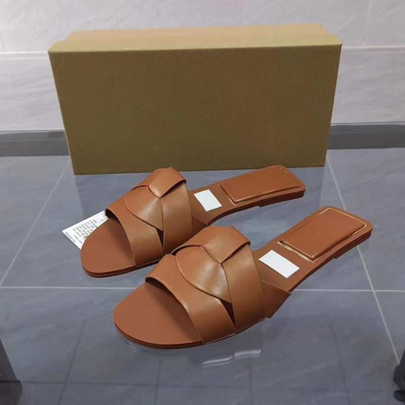 Wholesale Lightweight flat slippers for women summer outdoor round toe open toe beach sandals