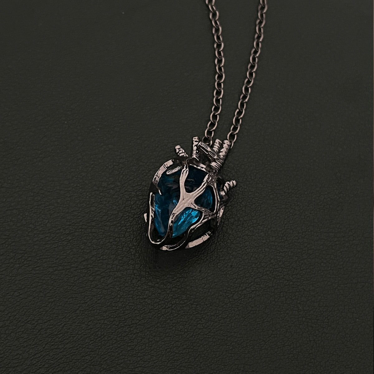 Wholesale Gothic dark style hollow heart red blue glass heart pendant necklace