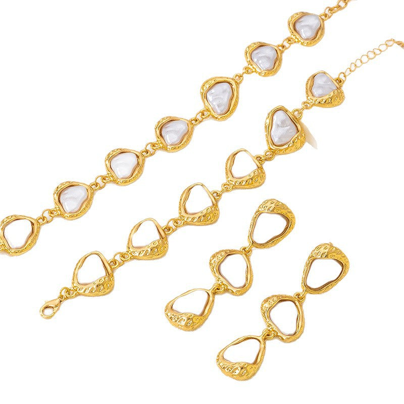 Wholesale Retro Geometric Pearl Women S Jewelry Set Alloy Electroplated Necklace Bracelet Earrings Fashion Accessory Gift