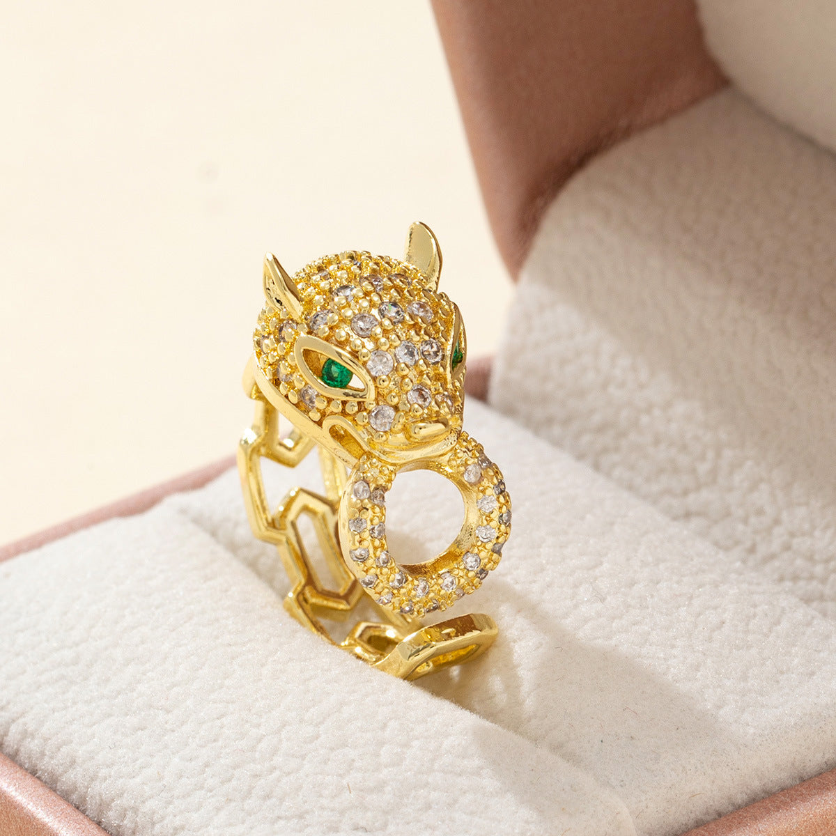 Wholesale Diamond-studded leopard head high-end open adjustable exquisite ring