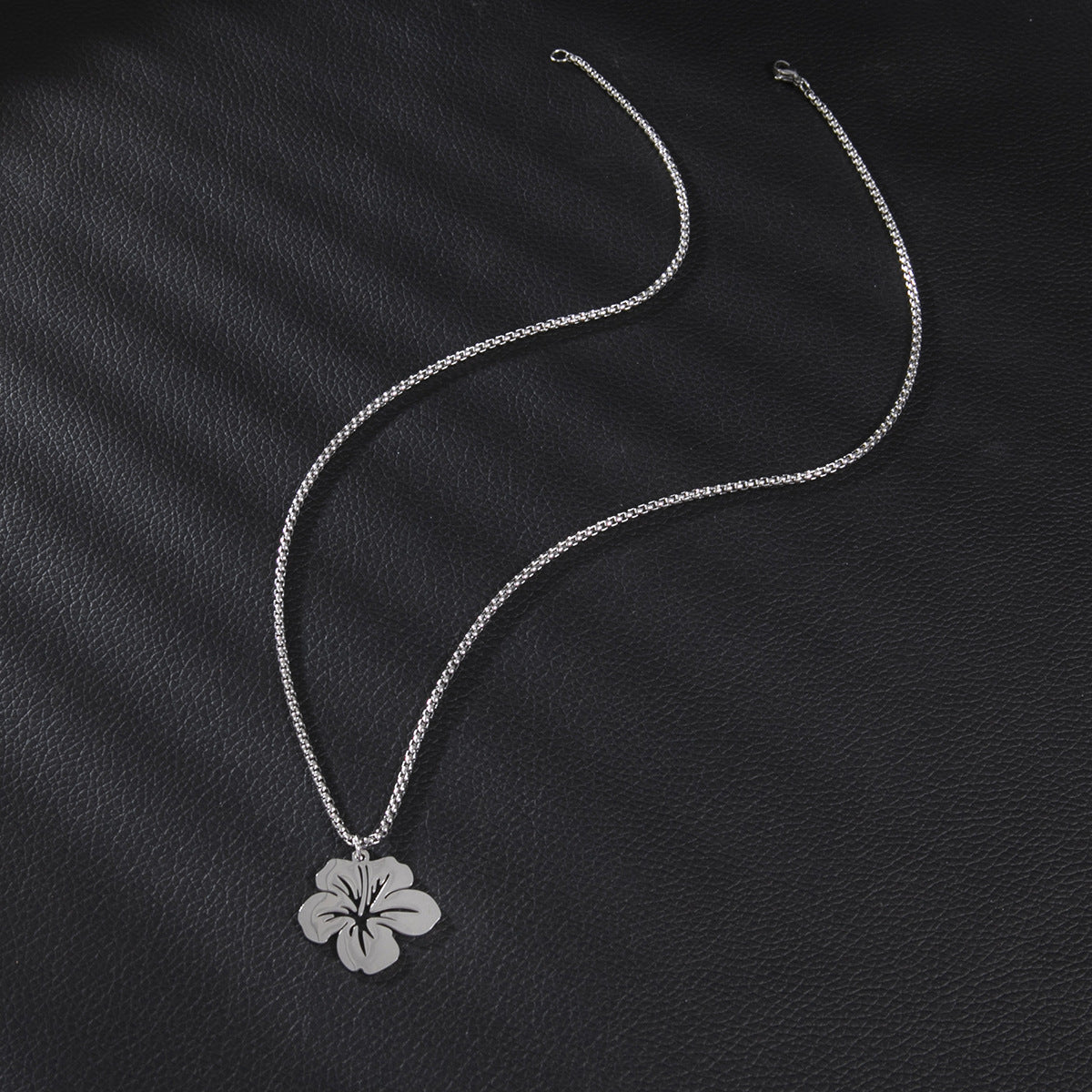 Wholesale Retro hollow flower necklace long hip-hop clavicle chain