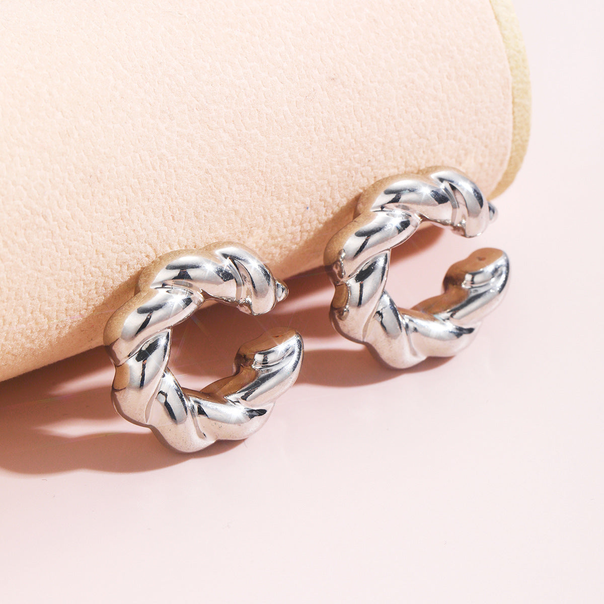 Wholesale 18k plated thick cylindrical tube hollow ear clip