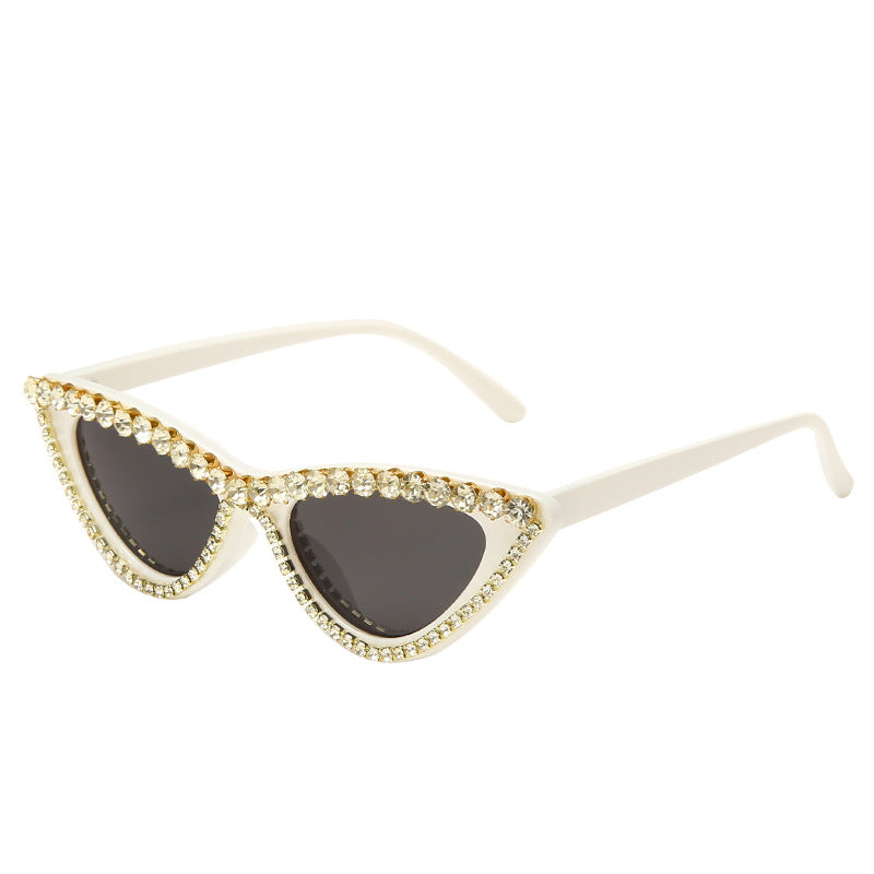 Wholesale Retro Triangle Exaggerated Cat-eye Sunglasses with Diamonds