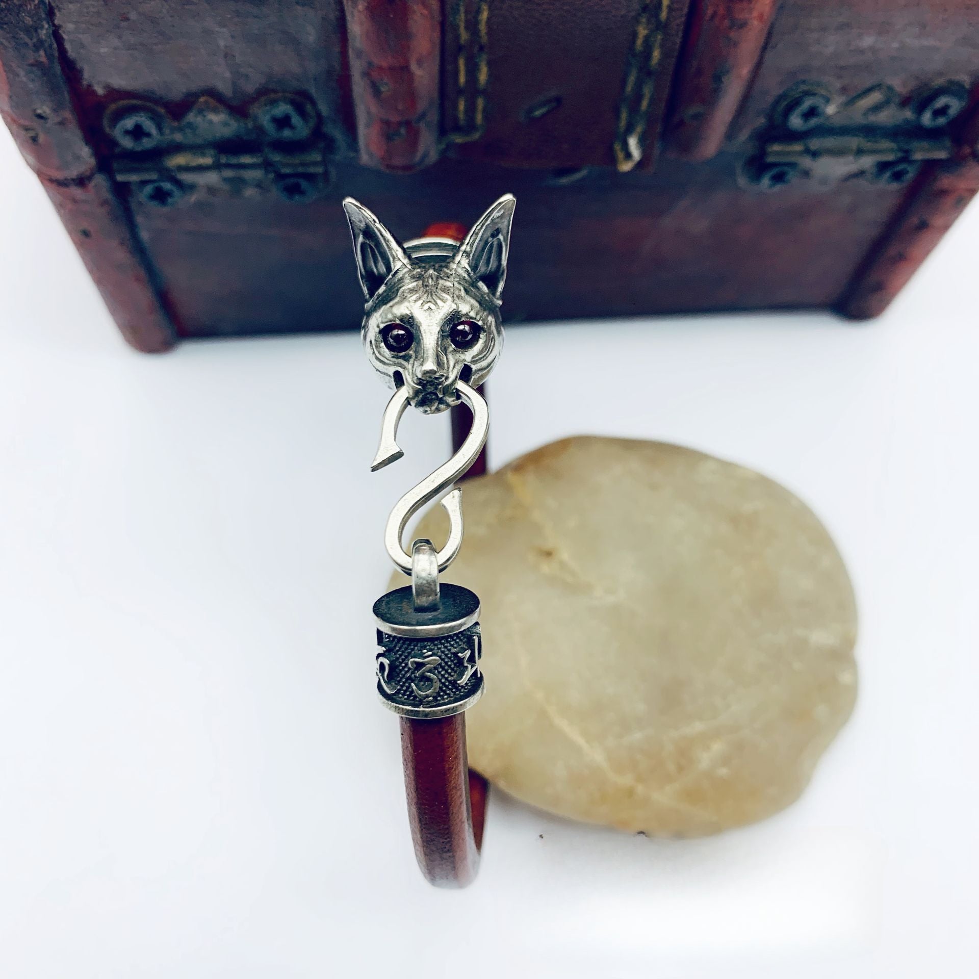 Wholesale Egyptian Cat Genuine Leather Bracelets Made of Brass Old Bracelets