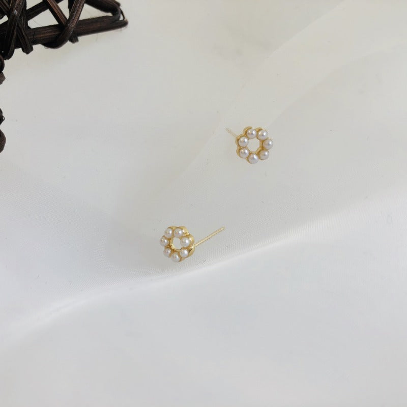 Wholesale S925 Silver Needle Geometric Circle Pearl Charm Gentle Personality Small and Versatile Earrings