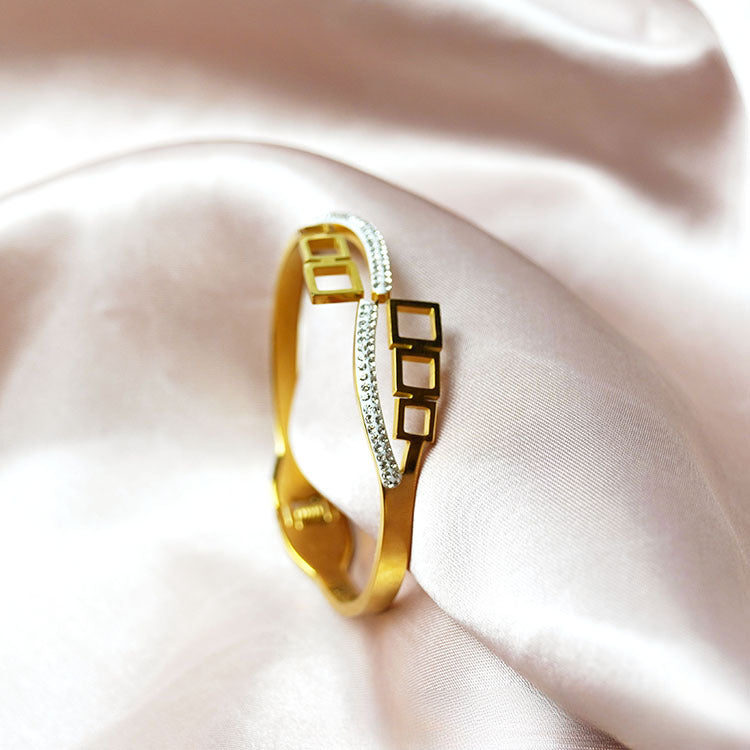 Wholesale Titanium Steel Plated 18K Gold Geometric Diamond Bracelet