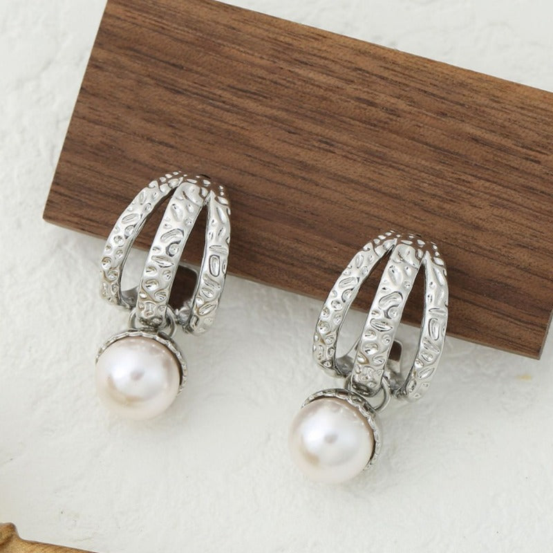 Wholesale Imitation Pearl Light Luxury Hollow Out Design with High-end Temperament Gold-plated Earrings