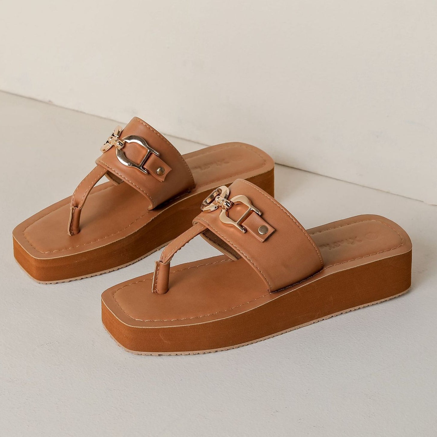 Wholesale Summer Outdoor Fashion Breathable Wedge Heel Square Toe Flip-flops