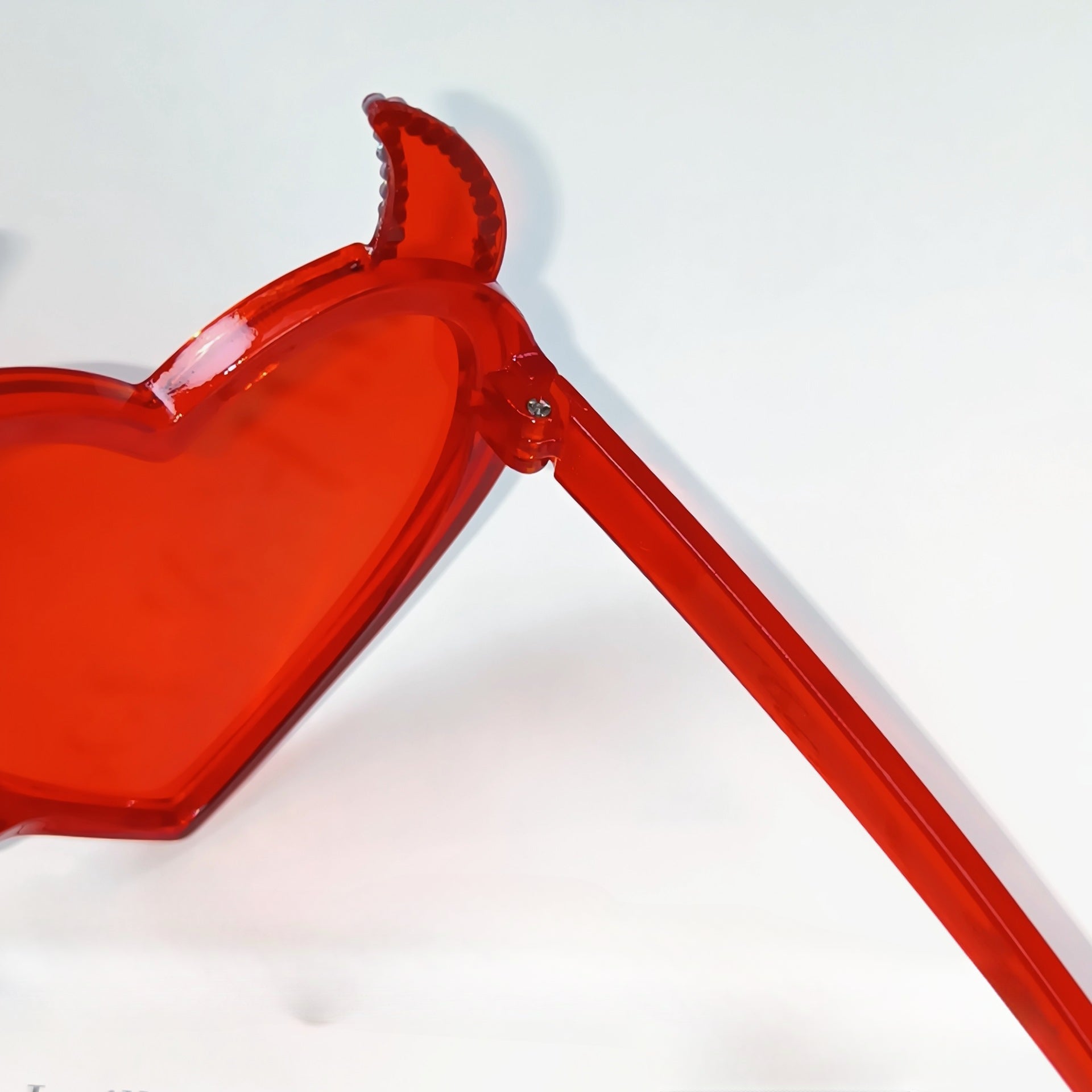 Wholesale Devil's Horn Peach Heart Anti-ultraviolet Sunglasses