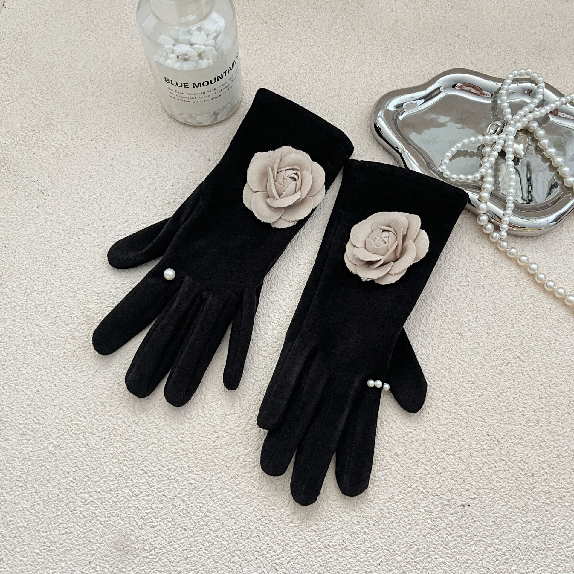 Wholesale Handmade Velvet Cream Camellia Pearl Autumn and Winter Warm Gloves
