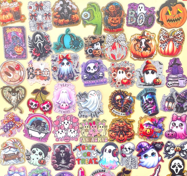 Wholesale Random 30pcs/pack Halloween Theme  Acrylic Flat Backs for Badge Reels Keychains