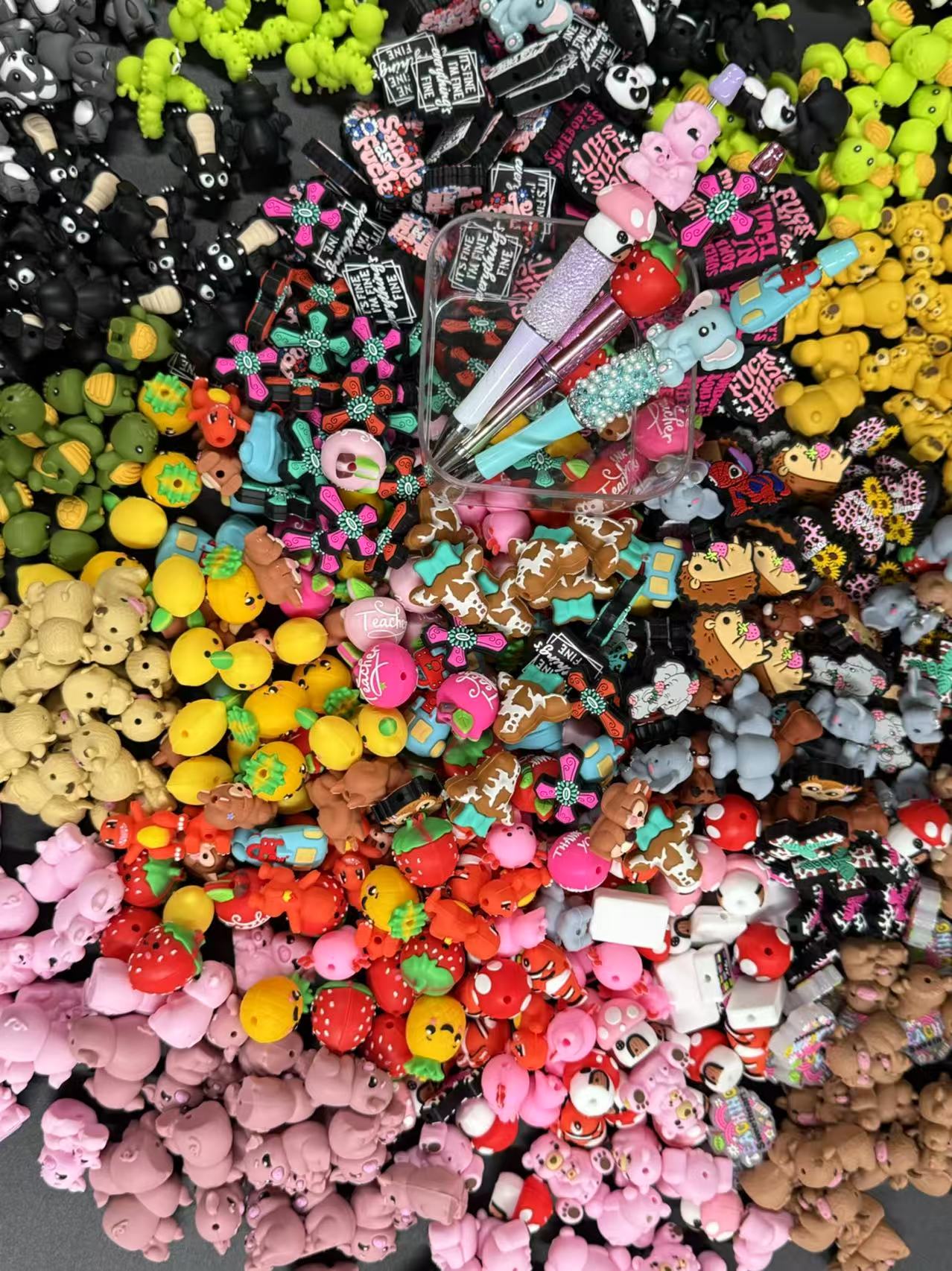 Wholesale 20pcs/50pcs 2D/3D Random Cartoon DIY Creative Doll Ballpoint Pen Trendy Beads