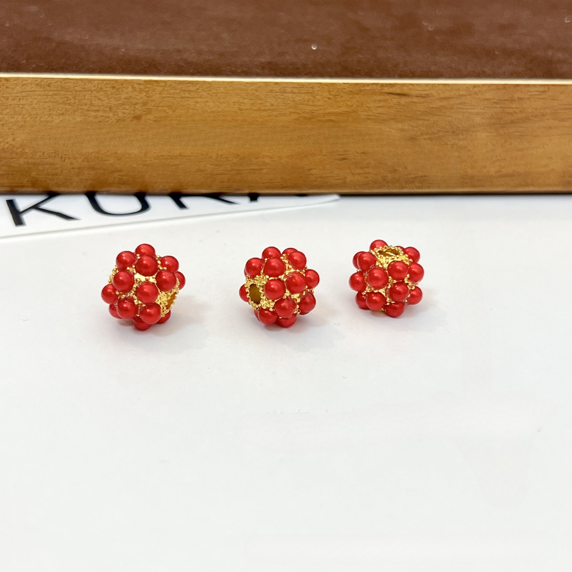 Wholesale 5PCS Alloy Imitation Pearl Balls with Straight Holes and Colored String Beads