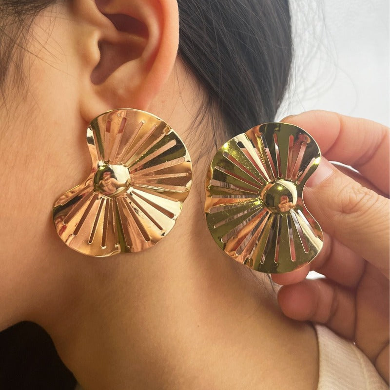 Wholesale Metal Fashion Personality Light Luxury Atmosphere Versatile Geometric Lotus Leaf Shaped Hollow Tassel Earrings