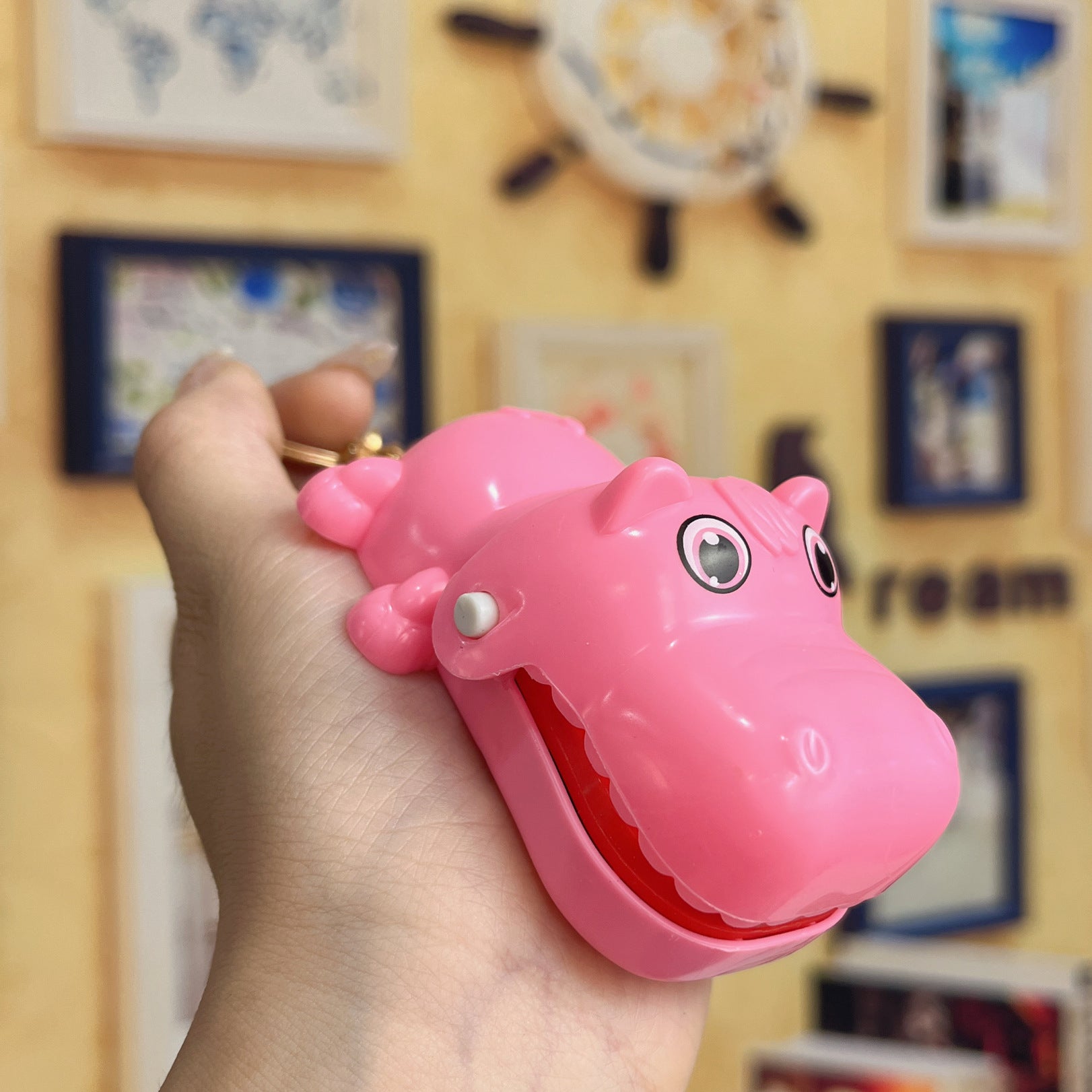 Llaveros de juguete de mordedura de hipopótamo de plástico de plástico al por mayor