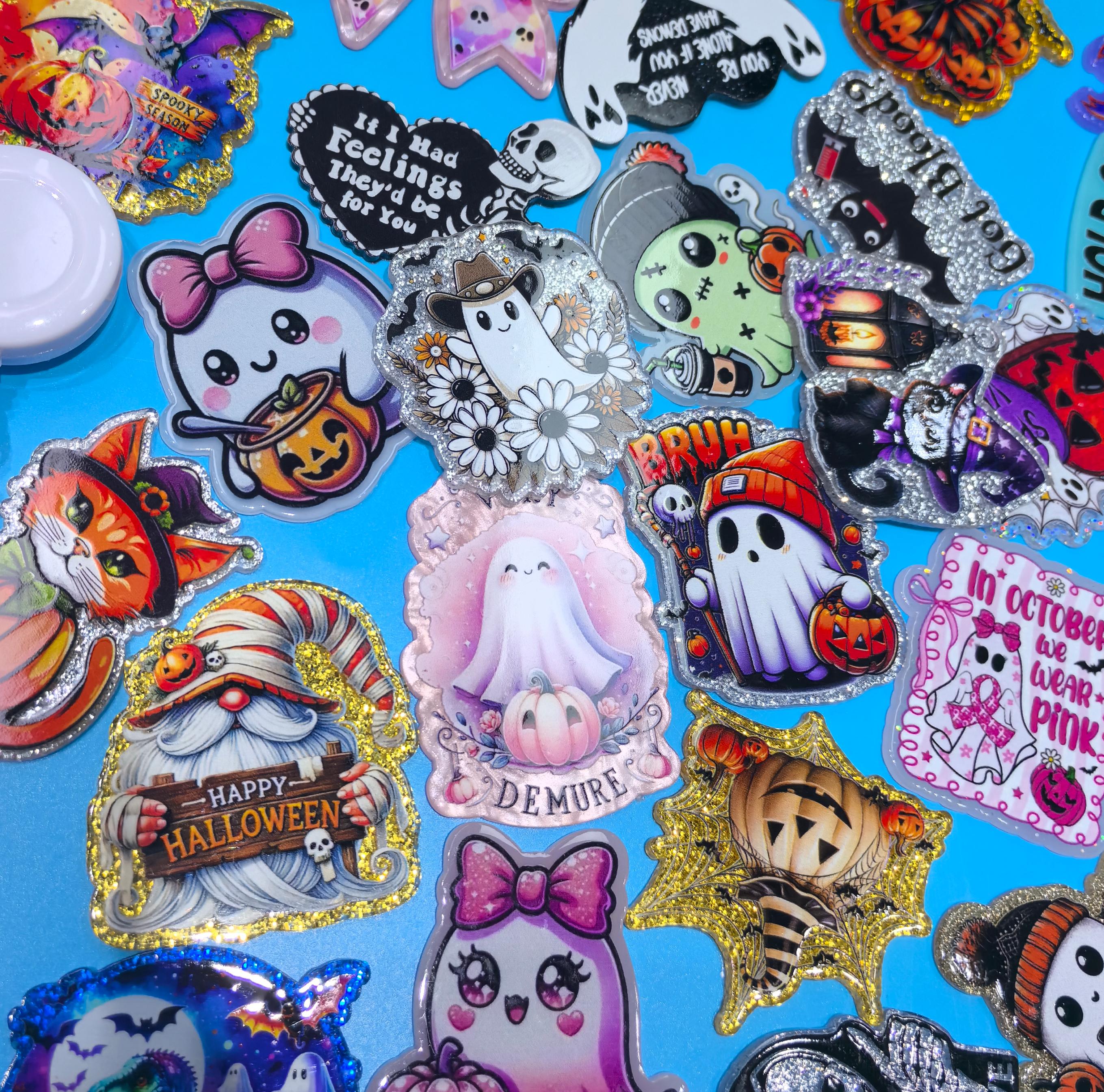 Wholesale Random 30pcs Halloween Theme  Acrylic Flat Backs for Badge Reels Keychains