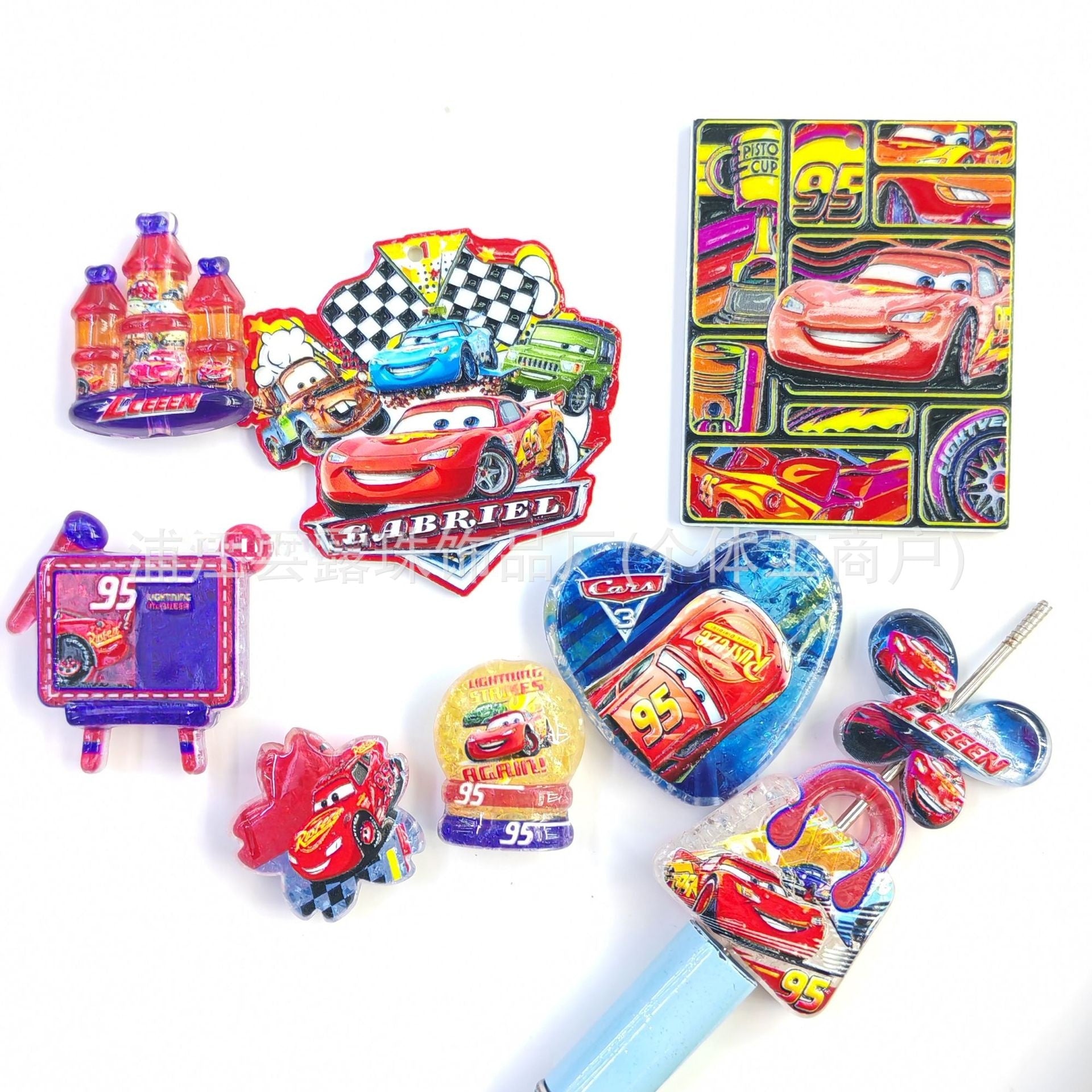Wholesale 100pcs Car Theme Acrylic Beads Mixed Colors DIY Phone Charm Keychain Fashion Accessory Gift