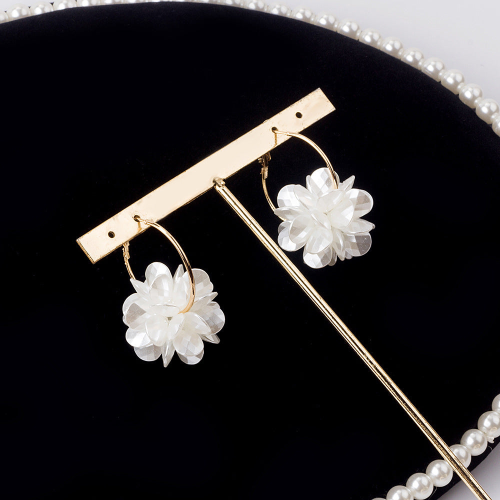 Wholesale Three-dimensional Flower Pearl Alloy Earrings