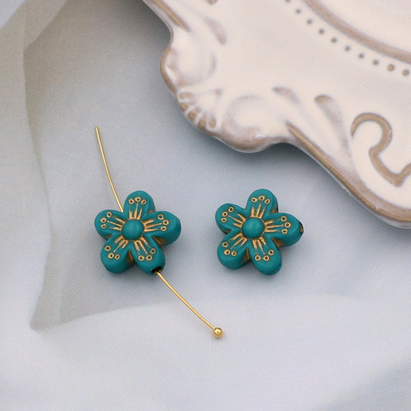 Wholesale of 10PCS Vintage Gold Relief Patterned Plastic Beads