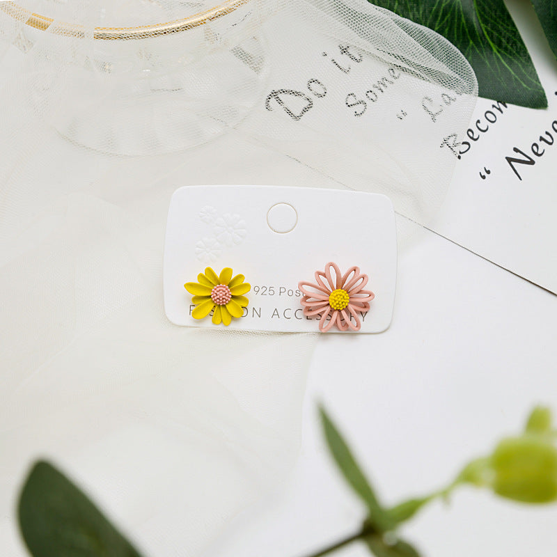 Wholesale Asymmetric Daisy Flower Alloy Earrings