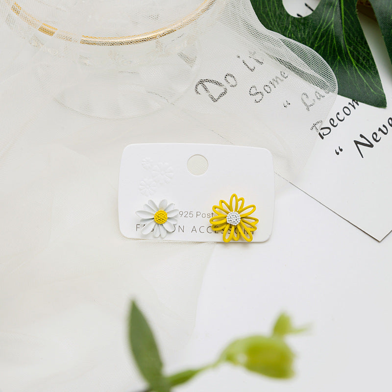 Wholesale Asymmetric Daisy Flower Alloy Earrings