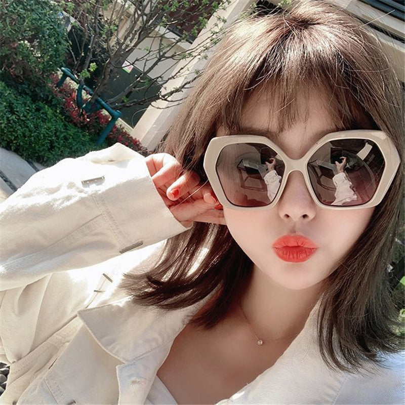 Venta al por mayor, gafas de sol transparentes para mujer con marco grande y personalidad