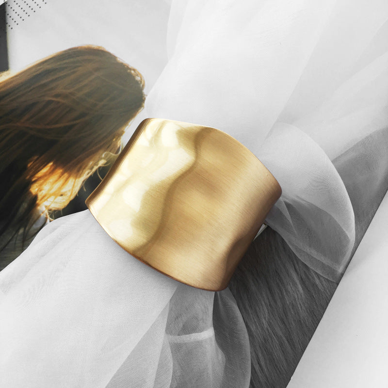 Pulsera de aleación de hebilla de resorte lateral ancho al por mayor