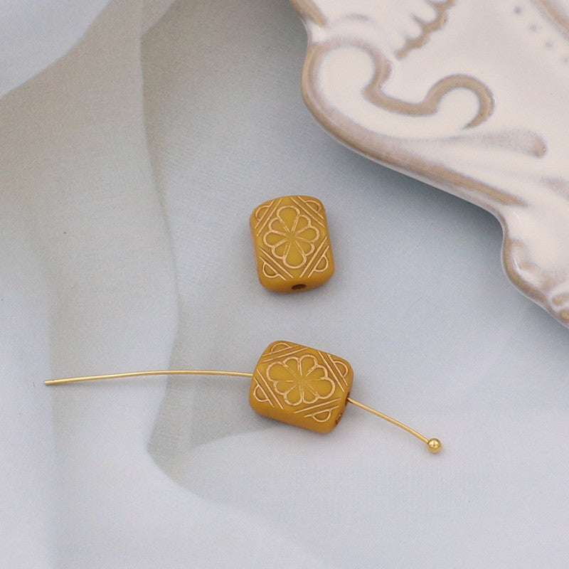 Wholesale of 10PCS Vintage Gold Relief Patterned Plastic Beads